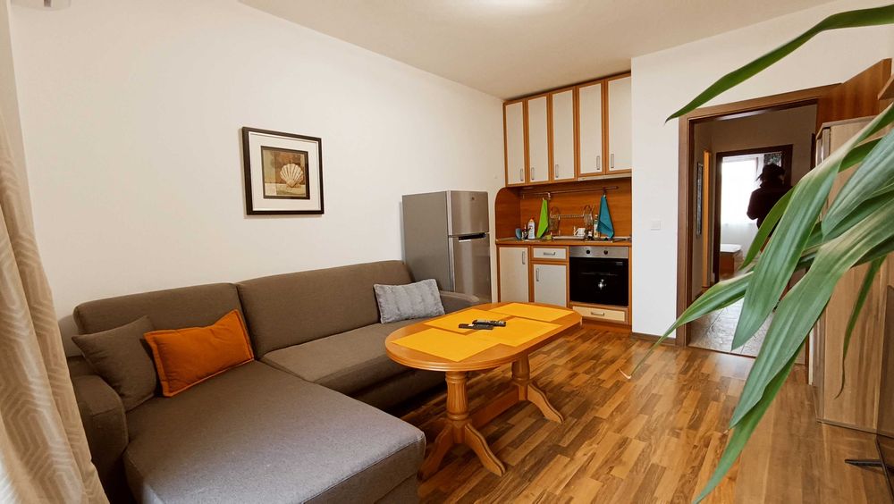 Дава се под наем Двустаен апартамент в Варна, Център - 55 кв.м за 618.12 € - Снимка #2