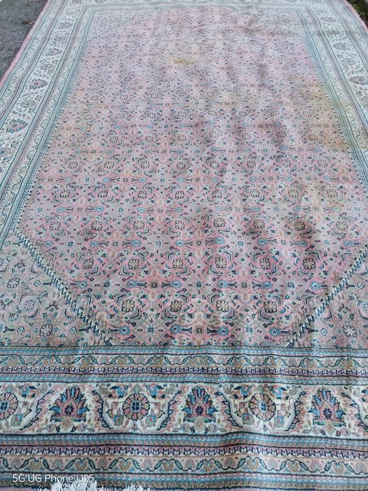 Ръчно тъкан уникален килим