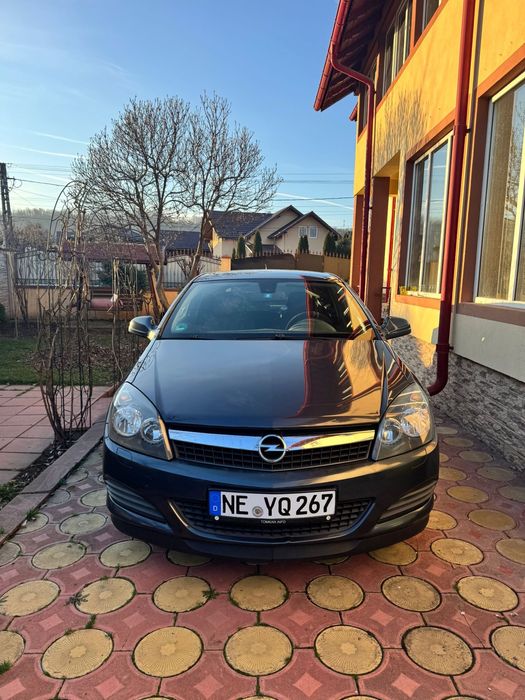 Opel Astra GTC 2010