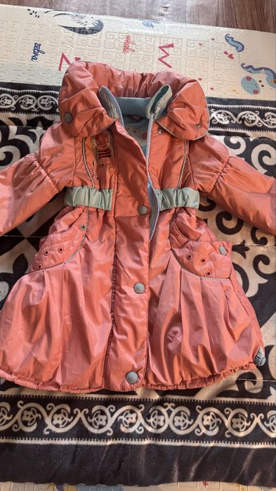 Продам курточки на девочку