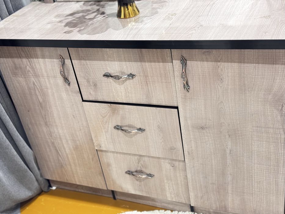 Trimo (Komod) ko'zgusi bilan — Holati juda yaxshi!