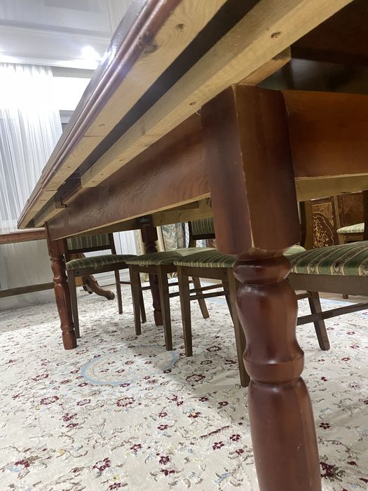 Ұзын, қонақ шақыратын стол