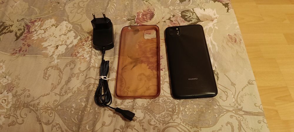 Телефон HUAWEY Y5p със зарядно бонус пвц гръб