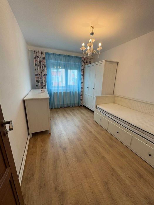 Apartament de inchiriat, 3 camere decomandat, zona centrala, Bacau