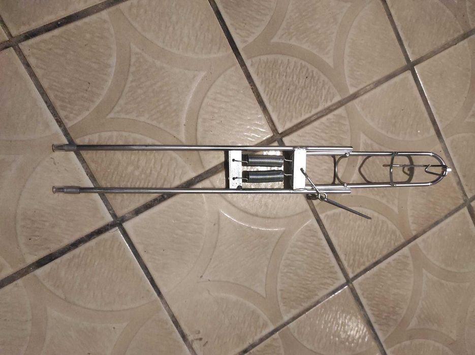 Самозасичаща стойка за риба