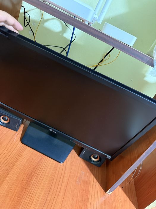 Monitor sotiladi LG