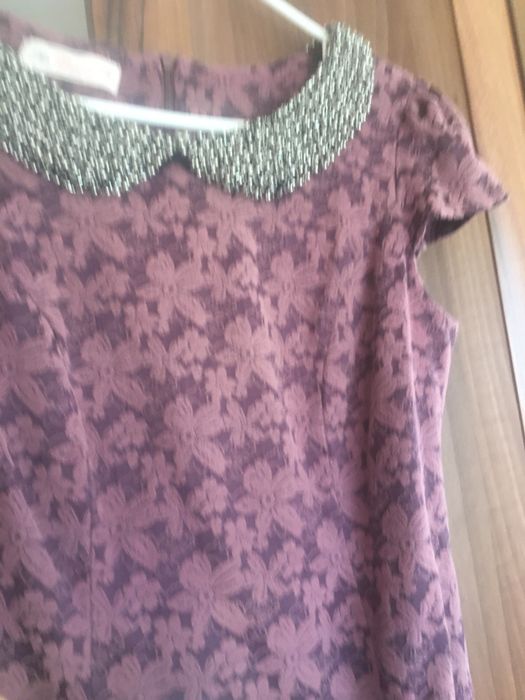 Vand rochie marimea 42 .