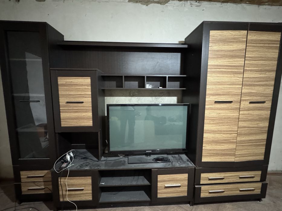 Шкаф со стенкой есть место для телевизора