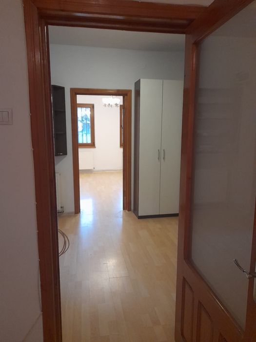 Casă 2 camere de închiriat – centrală proprie, Sector 2