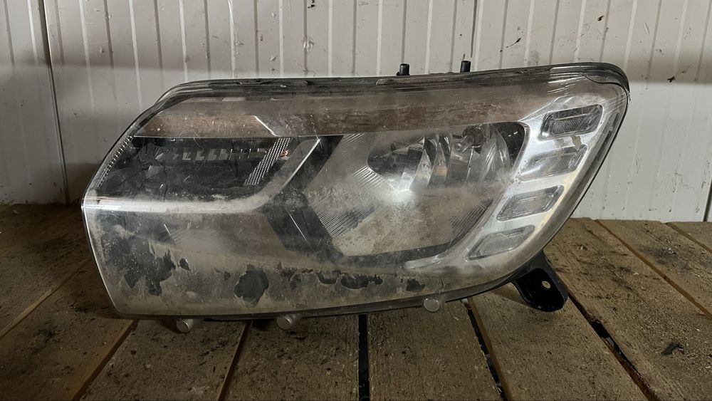 4 броя десен и 1 брой ляв фар Dacia Logan(17-20), Sandero(16-20)