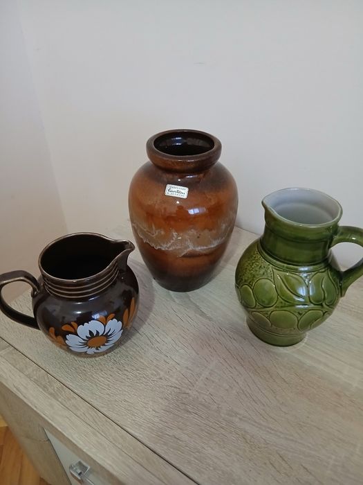 Два комплекта красиви керамични съдове за декорация