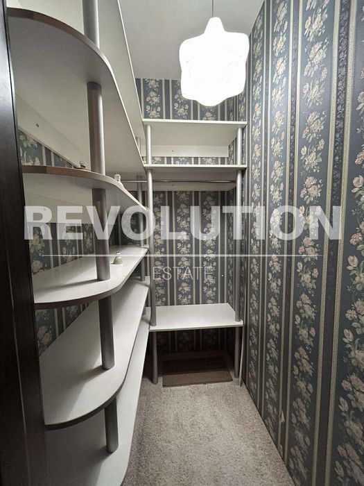 Тристаен апартамент в района на Окръжна болница!