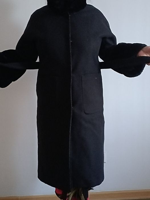 Продам пальто чёрное с воротником