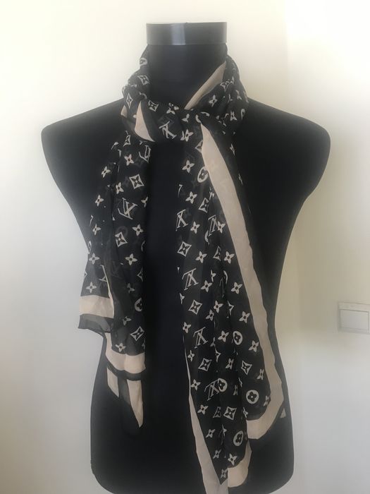 Esarfa Louis Vuitton , impecabila