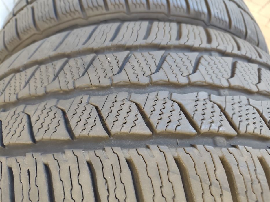 Зимни гуми Continental 225/55R17C dot2023  225/55/17