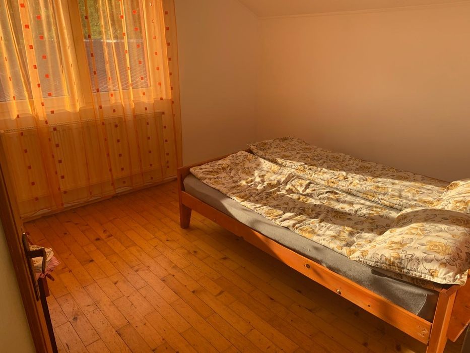 Vând 3 paturi lemn masiv 140/200