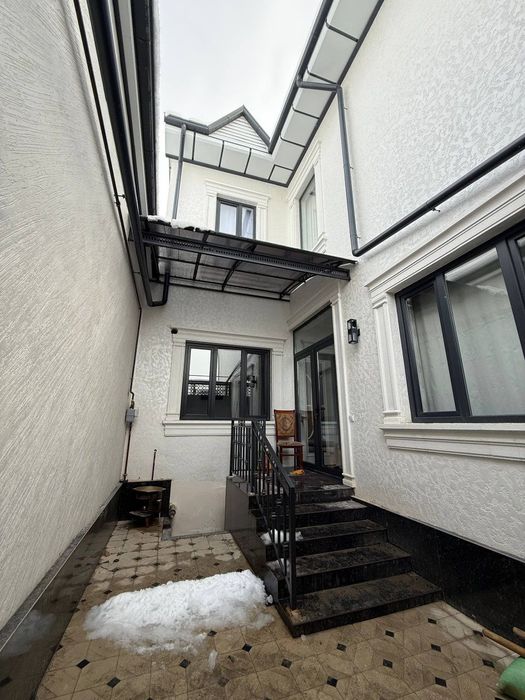 Продаётся дом Сергелинский р-н Ханабад 1.3 сот,ком 6+подвал. Евроремот