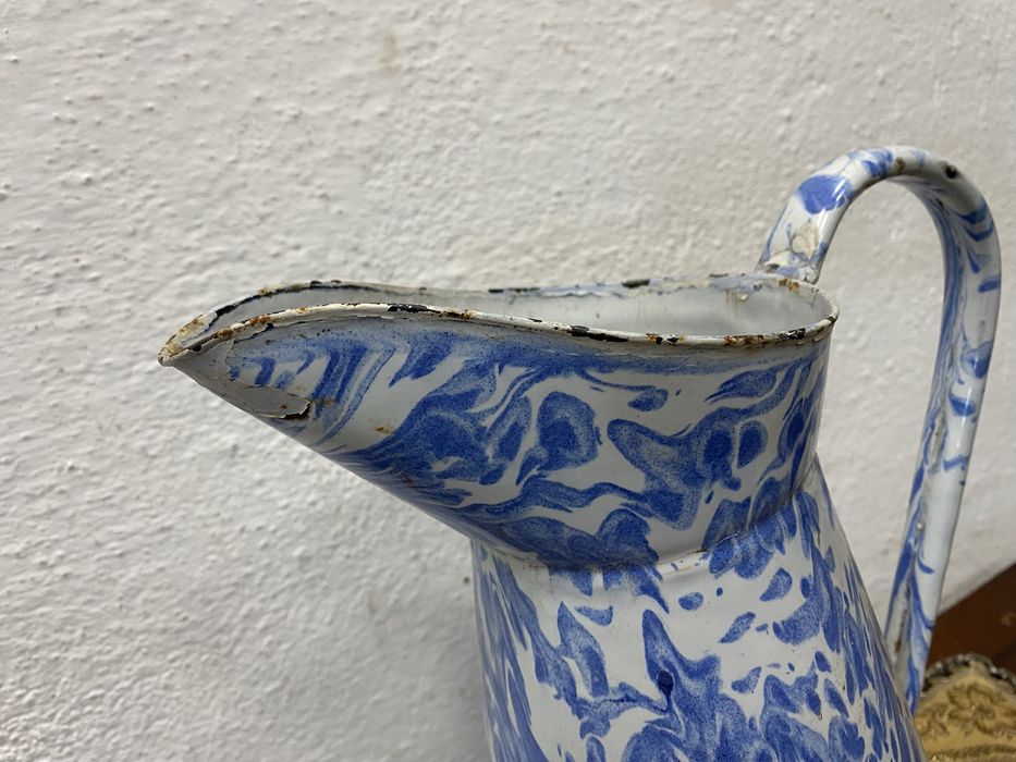 Голяма френска емайлирана кана