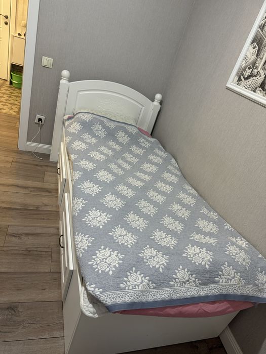 Продаю мебель для подростка- девочки