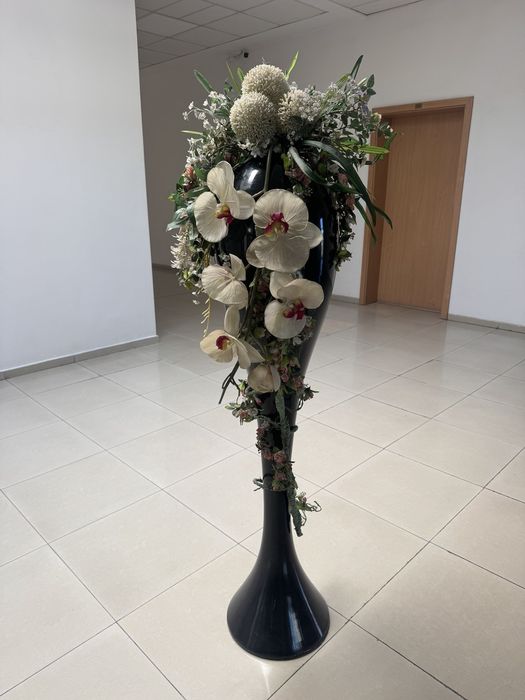 Ваза висока черна