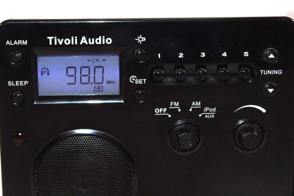 Radio Ceas TIVOLI AUDIO stereo, boxa detasabila 220 V+baterii, ca NOU