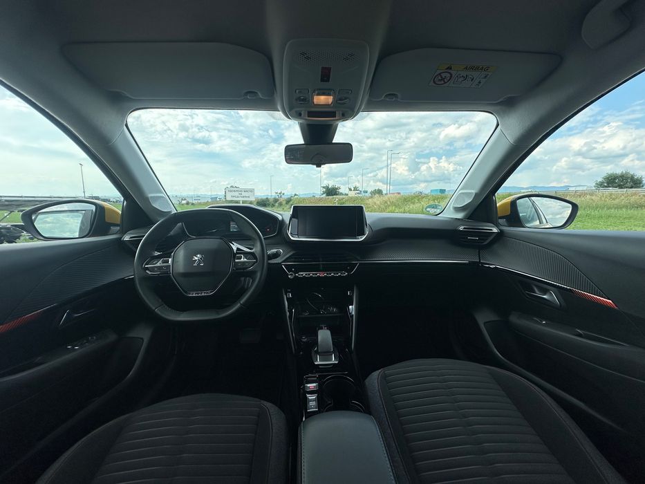 Peugeot e208 2021