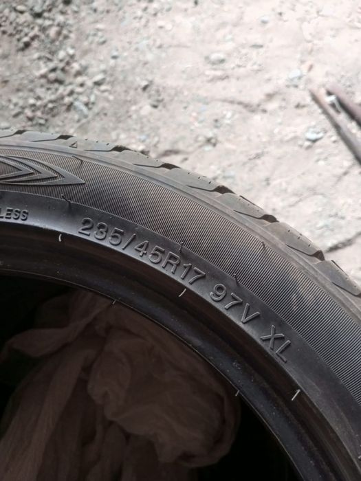 Шины зимние продам  R17