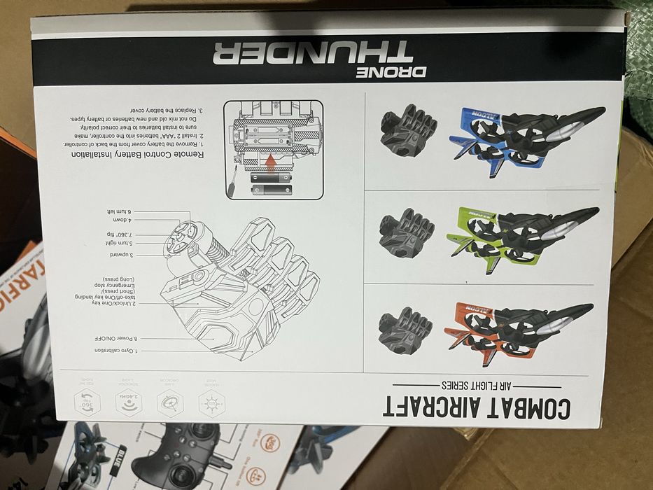 Самолеты истребители на пульте