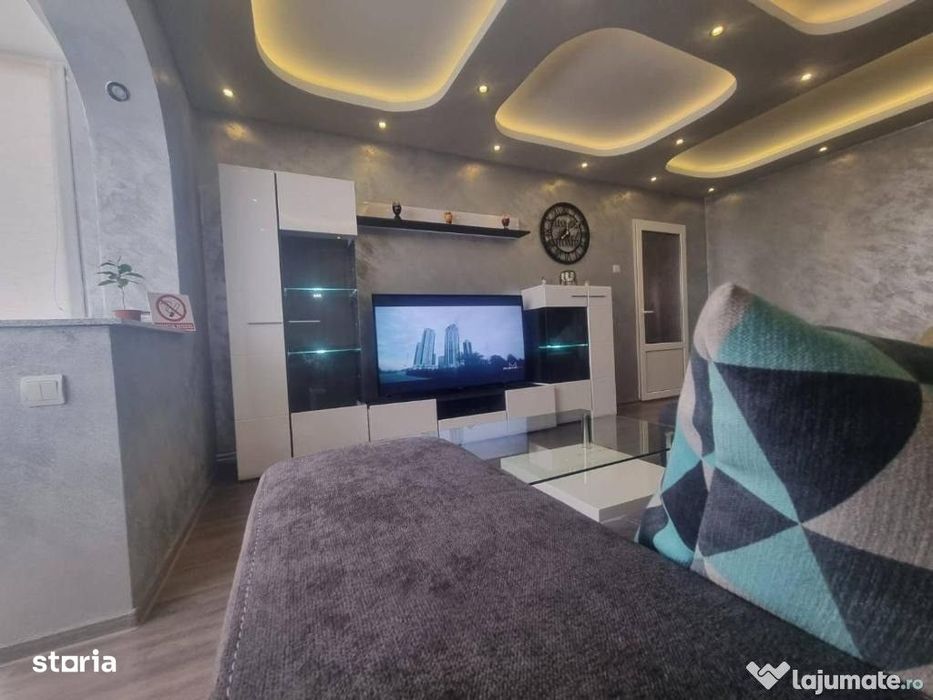 Apartament 3 camere zona TRACTORUL,