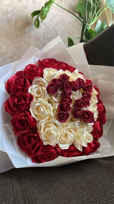 Персонализиран букет от сатенени  рози