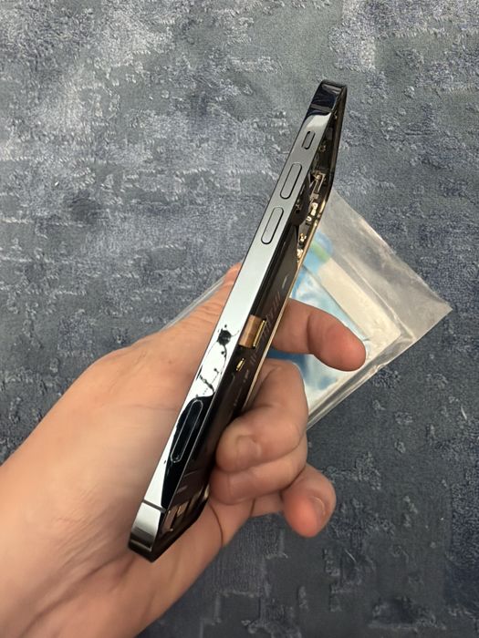 Коурпус в оригинале iphone 12pro