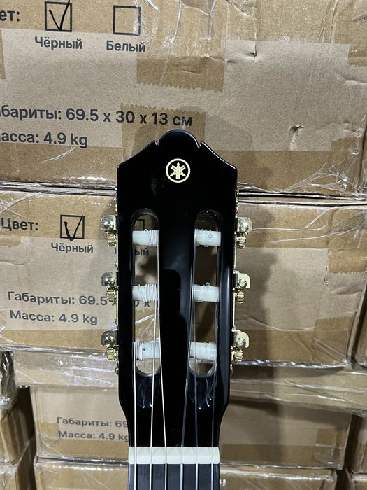 Yamaha c40 black