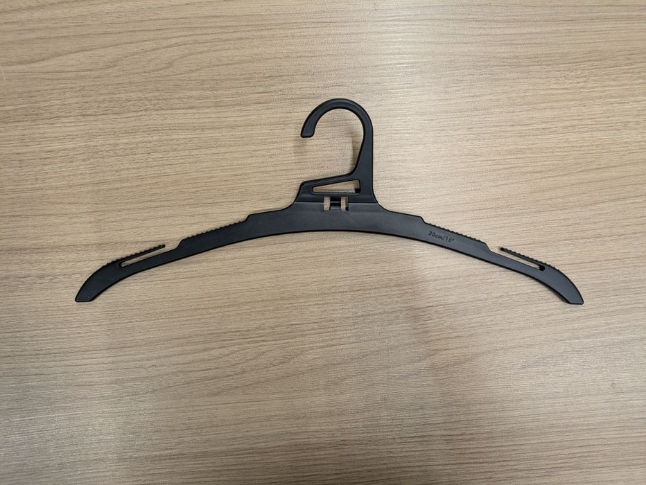 Пластиковые вешалки