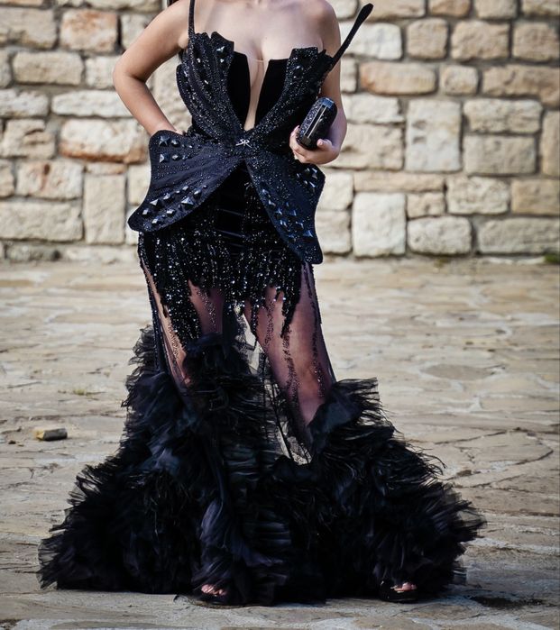 Черна бална рокля с пеперуда на STOYAN RADICHEV