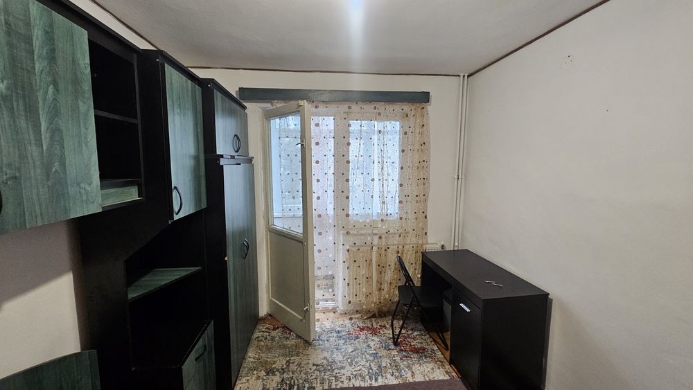 Închiriez o camera într-un apartament cu 2 camere