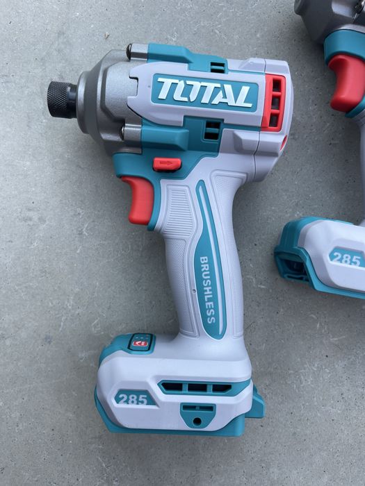 Masina strans cu impact pt biti Total pe acumulator