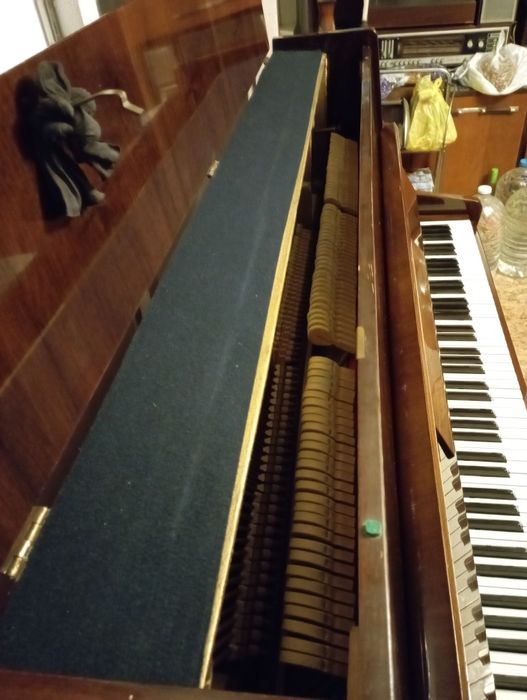 Акустично пиано Rosler,отличен звук,всички клавиши работят