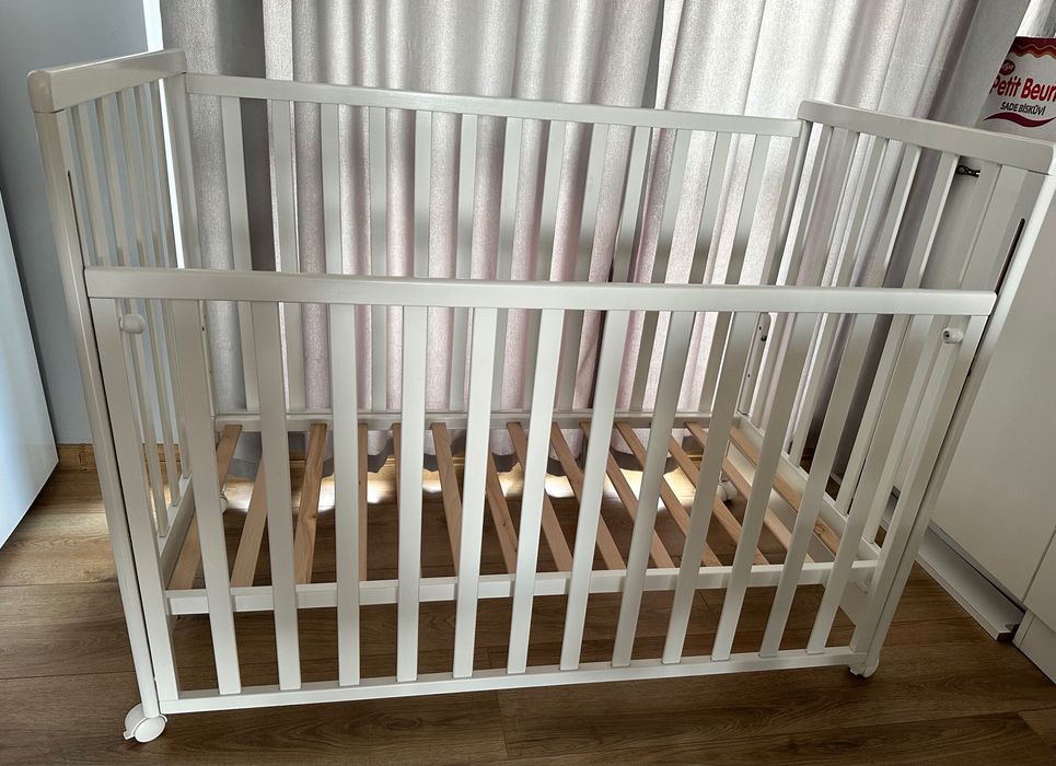 Дървена кошара за бебе и матраче