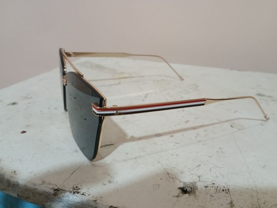 Женский очки почти янги оригинал оладиганлар телефон килилар