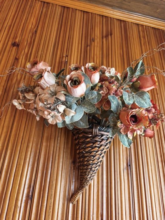 Искусственные цветы настенные