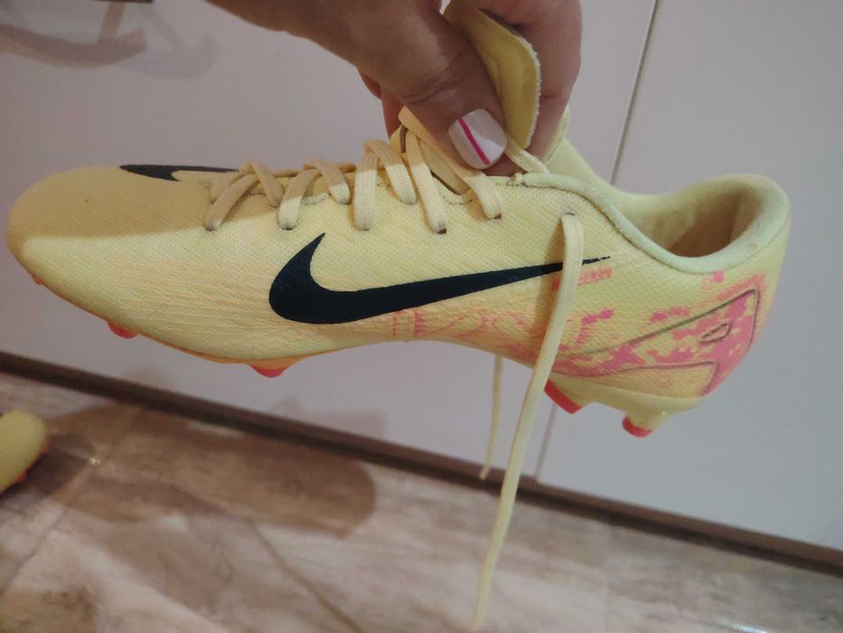 Бутони Nike номер 37, 5
