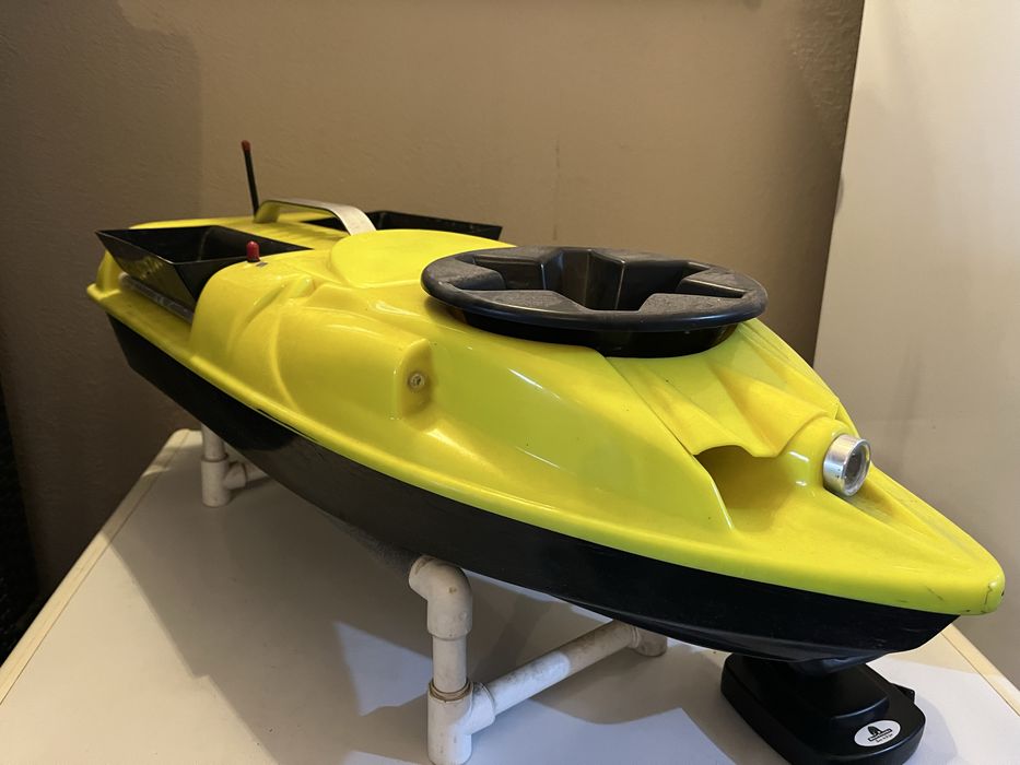 Navomodel Spreder 1 cu sonar Bear Creeks