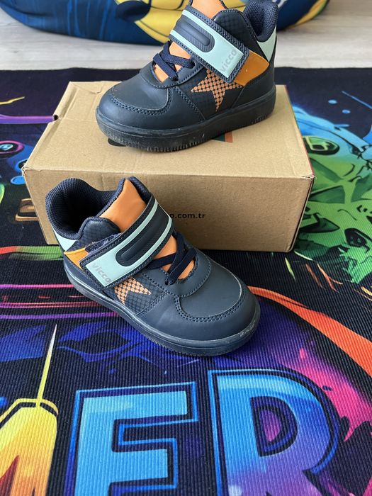 Детски обувки Vicco светещи