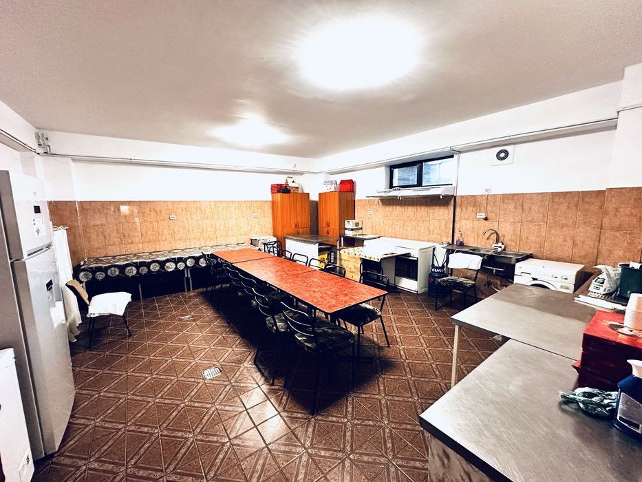 Spatiu comercial de inchiriat - 347 mp - centrul comunei Belcești