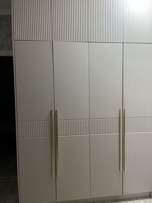 Продаю встроенный вместительный шифонер