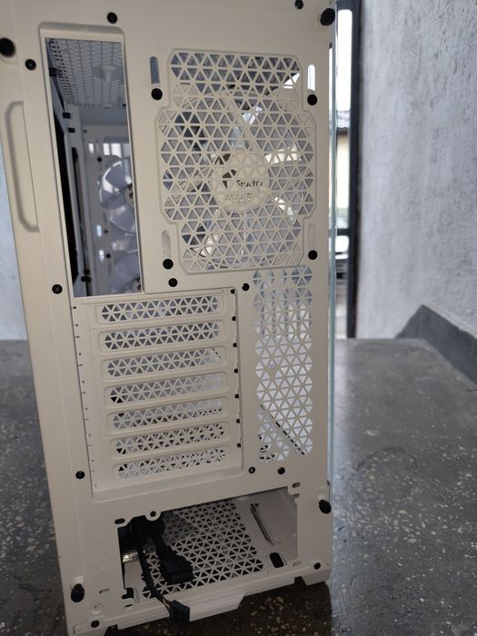 Carcasa Fractal  Sticla (Alb)
Plata cu cardul în ra