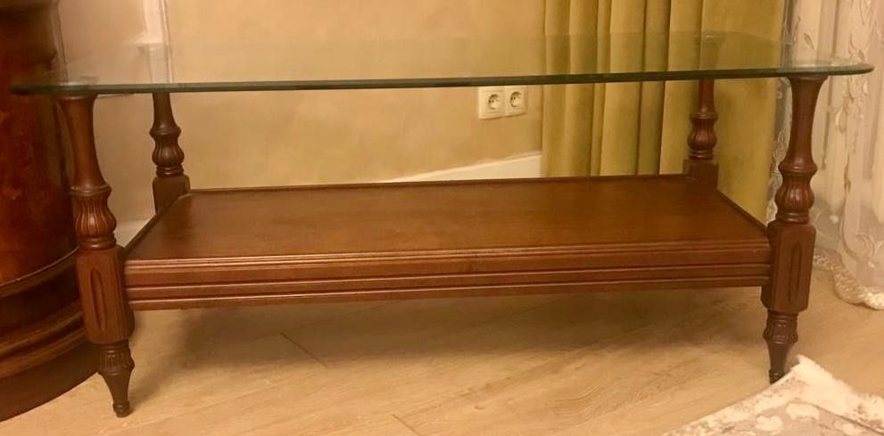 Продам стеклянный столик в хорошем качестве