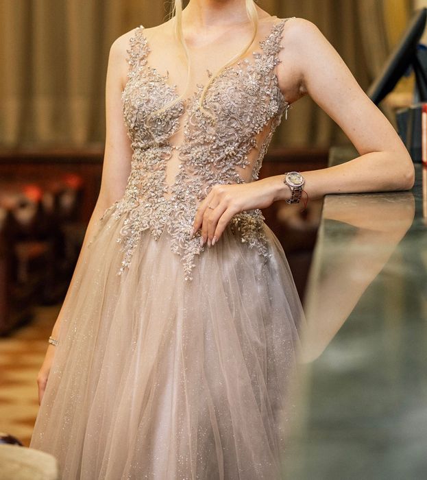 Бална рокля- бежова с мъниста