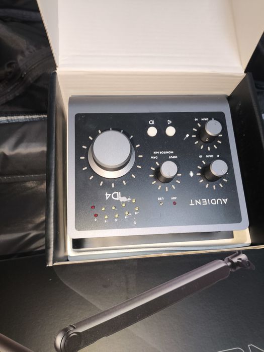 Audient iD4 звуковая карта