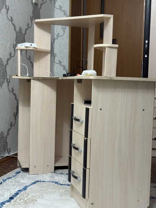 Отдам даром компьютерный стол